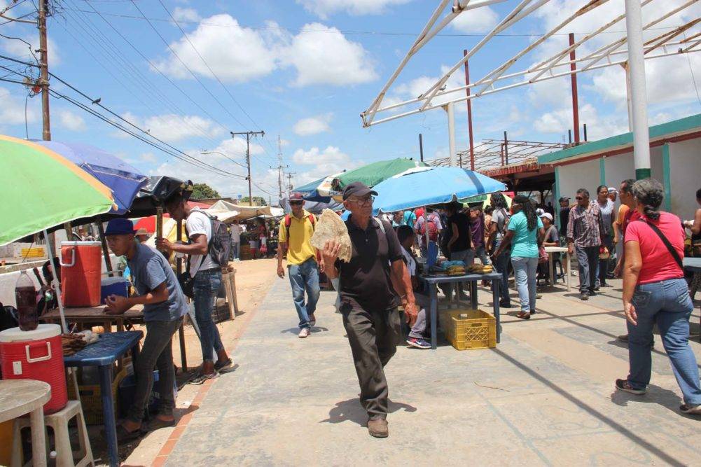 La falsa asamblea convocada por Omdeac y todo lo que pasó ayer en el mercado Puente Ayala