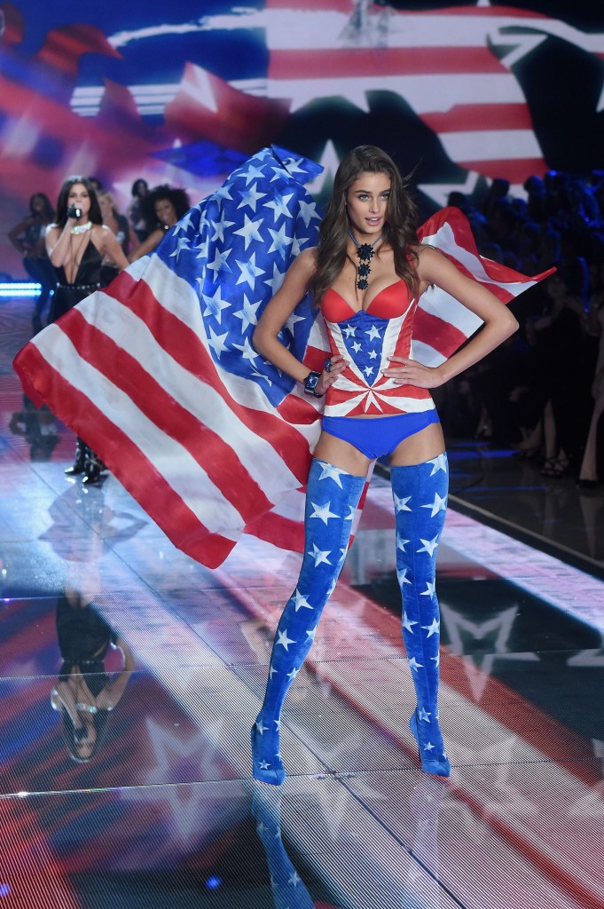 Foto: AFP  == FOR NEWSPAPERS, INTERNET, TELCOS & TELEVISION USE ONLY ==  US-2015-VICTORIA'S-SECRET-FASHION-SHOW---RUNWAY