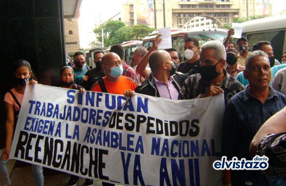 Trabajadores de la Asamblea Nacional exigen al Ministerio del Trabajo orden de reenganche