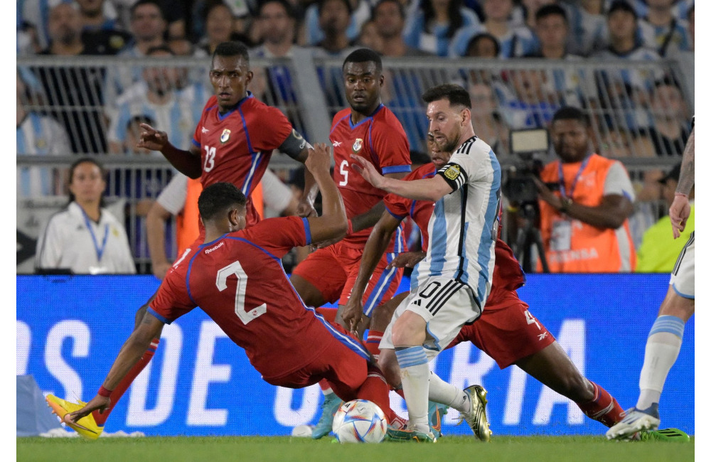 Argentina ganó a Panamá y Messi marcó el 800 de su carrera