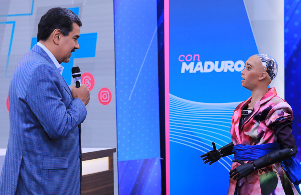 Sophia, el robot humanoide que interactuó en el programa Con Maduro+