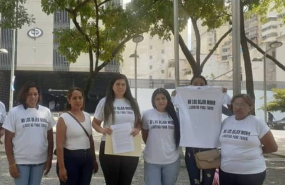 Familiares de presos políticos protestaron ante el Ministerio Público por «condiciones inhumanas» en El Rodeo I