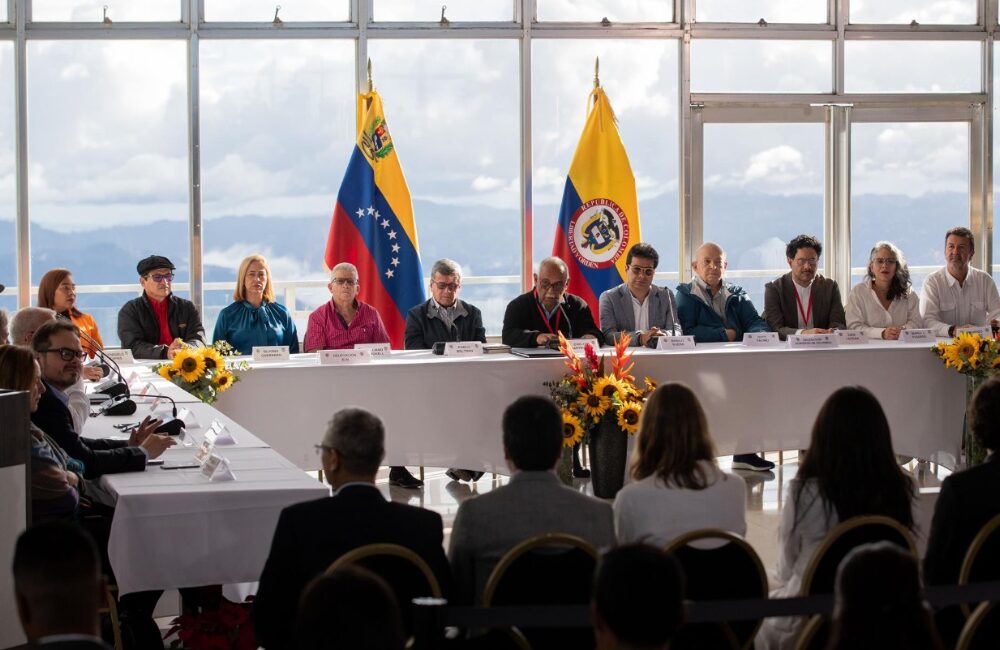 ELN y gobierno colombiano inician nueva ronda de negociación en Caracas