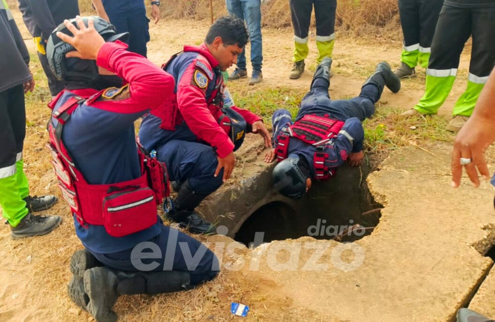 Rescatada presunta paciente psiquiátrica que cayó en alcantarilla rota de la Av. Intercomunal Tigre – Guanipa