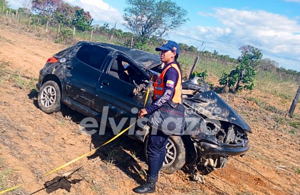 Conductor de Peugeot salió ileso al volcarse en la carretera nacional El Tigre – Pariaguán
