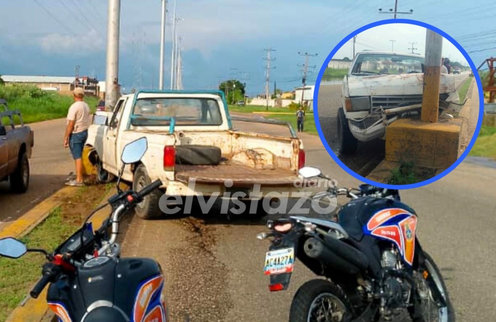 Pick up se estrelló contra un poste de la Av. Jesús Subero dejando una mujer y dos menores de edad lesionados
