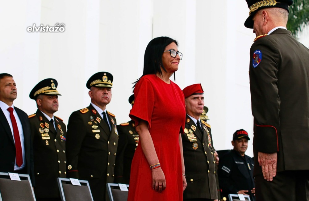 Militares y policías venezolanos reconocen a Delcy Rodríguez como nueva Comandante en Jefe