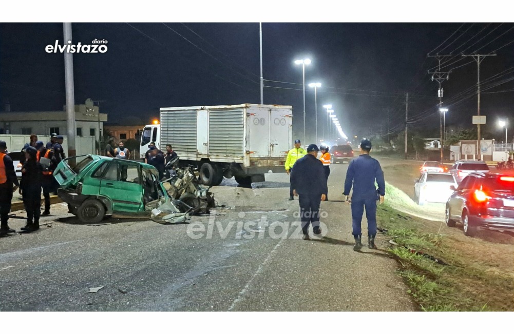 Terrible accidente en la Av. Jesús Subero entre Festiva y camión Chevrolet deja un fallecido y dos lesionados