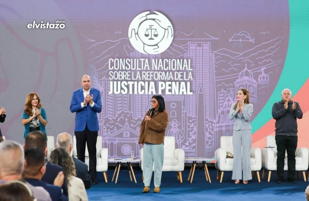 Delcy Rodríguez anunció plataforma para denunciar extorsiones de policías y fiscales: 0800 Extorsión
