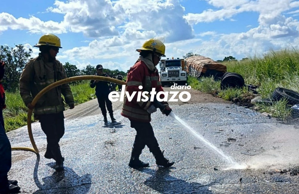 Conductores resultaron ilesos tras colisión de dos gandolas Mack en la vía San Tomé – Bajo Hondo